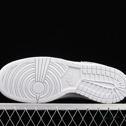 Dunk Low "Triple White" Nike
