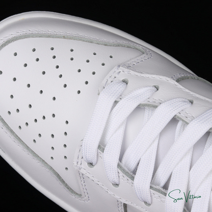 Dunk Low "Triple White" Nike