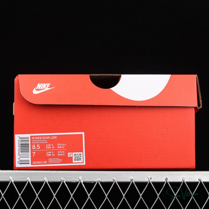 Dunk Low "Triple White" Nike