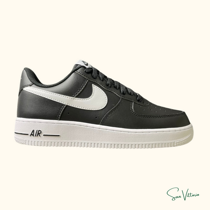 Tênis Black/White Air Force 1 Nike